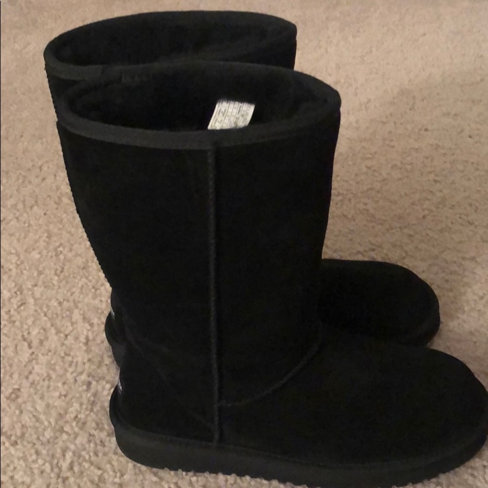 UGG Classic Short Winter Boots in Black